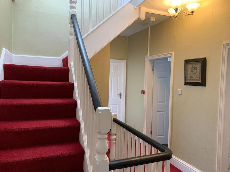 Heather Glen. Six Bedroom Home Near The Sea. Blackpool Exterior foto