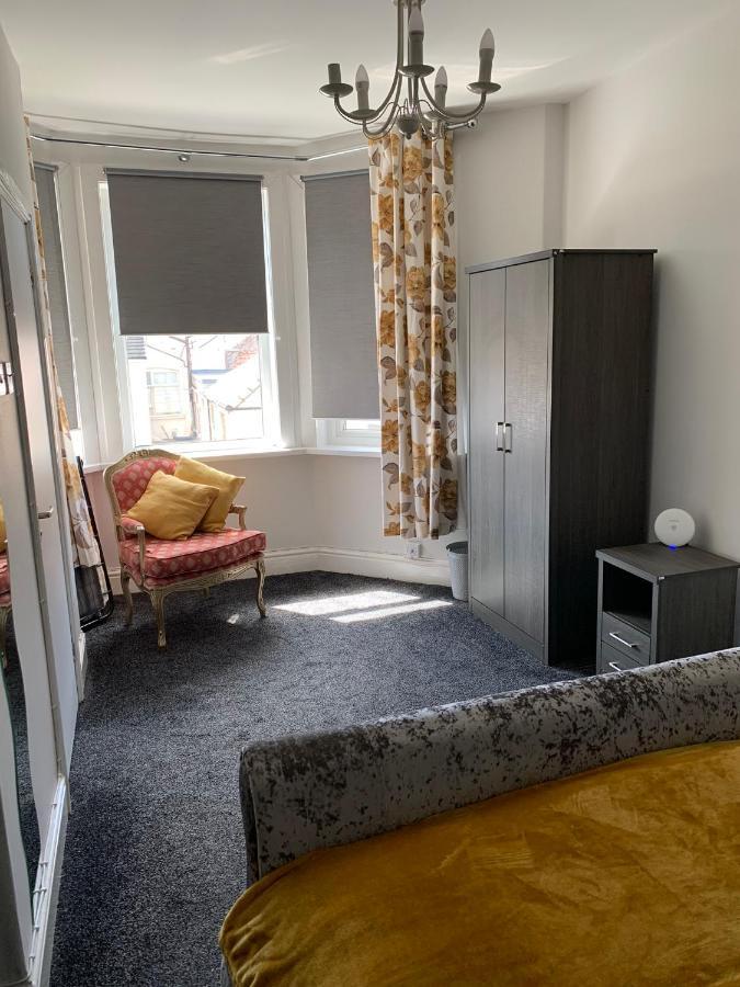 Heather Glen. Six Bedroom Home Near The Sea. Blackpool Exterior foto